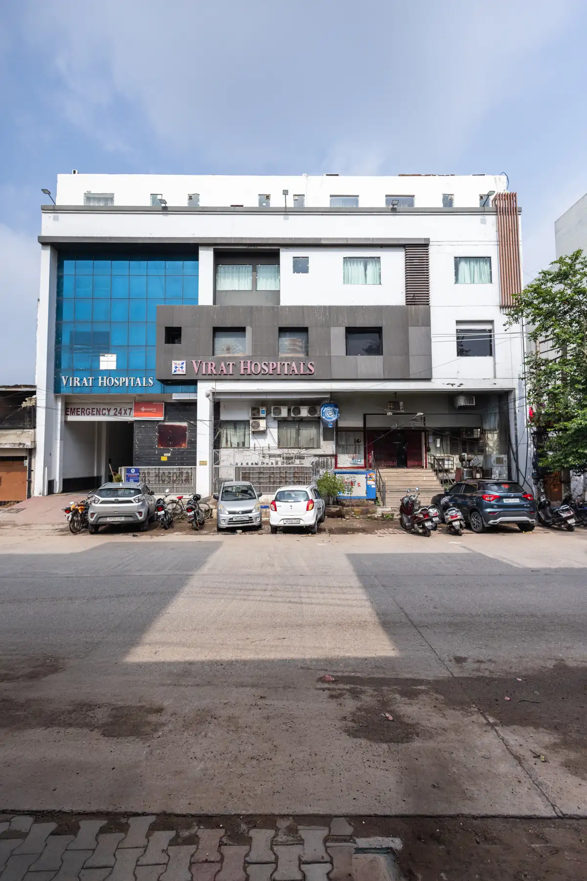 Emergency entrance and main hospital block